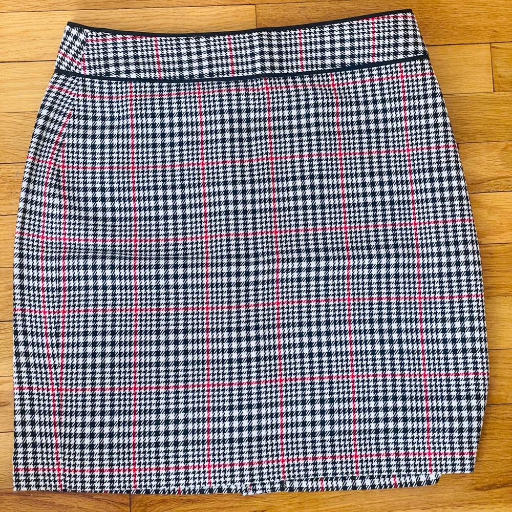 Red, White and Black colored skirt size 8
